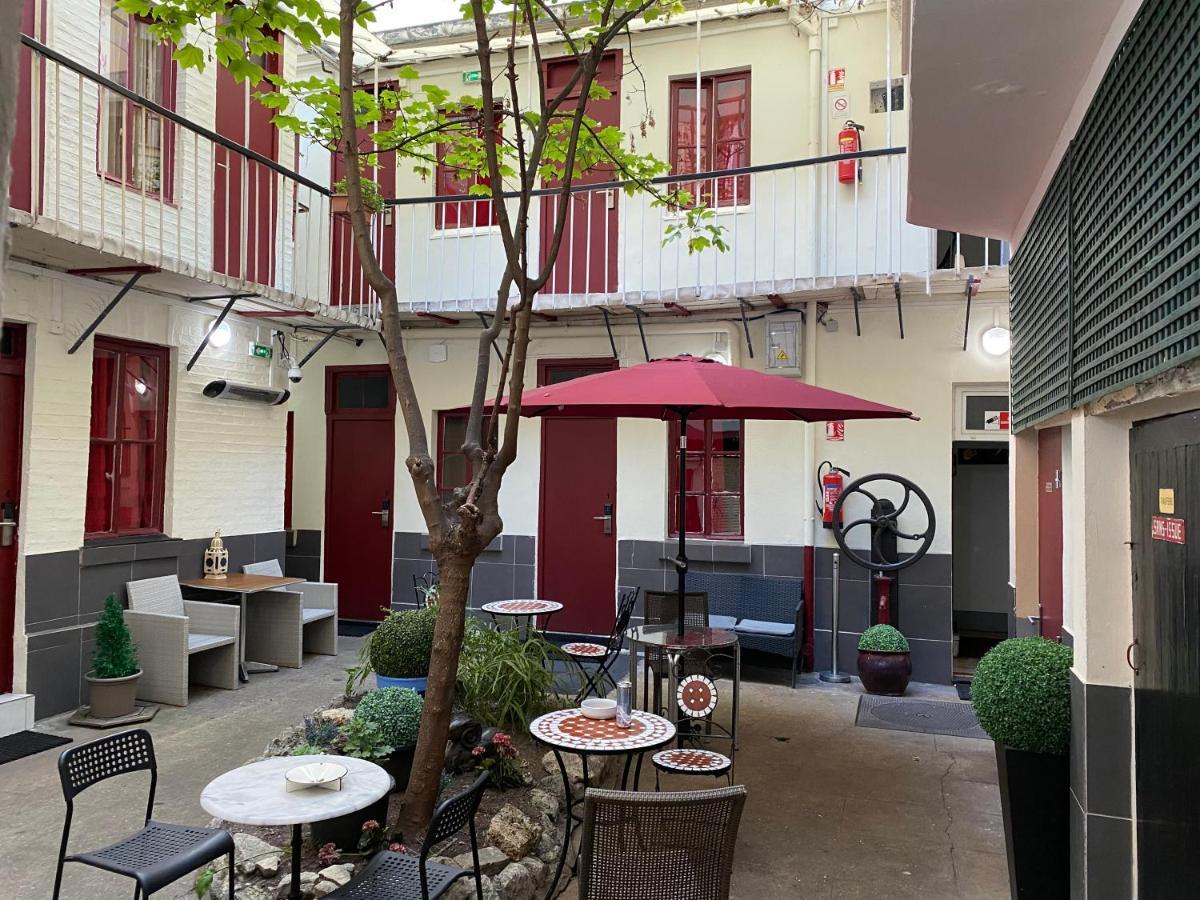 Hotel Chevallier Levallois-Perret Esterno foto
