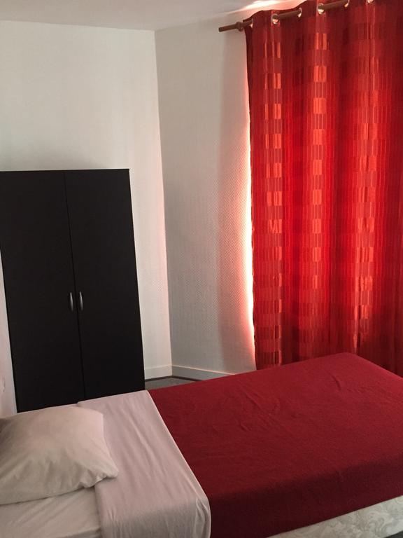 Hotel Chevallier Levallois-Perret Esterno foto