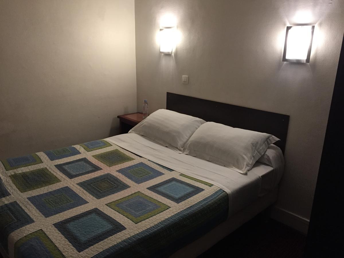 Hotel Chevallier Levallois-Perret Esterno foto