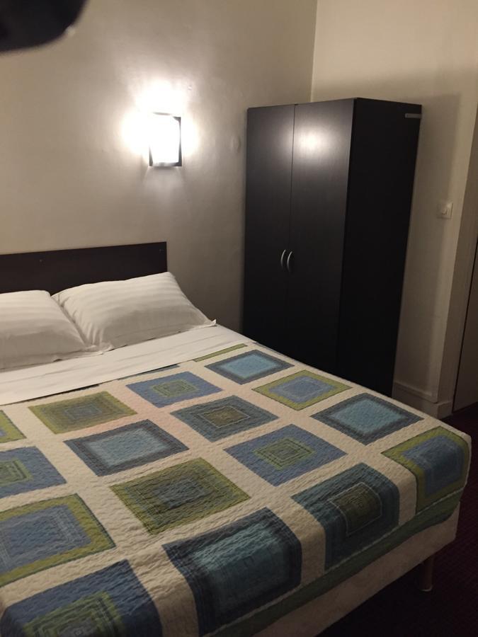 Hotel Chevallier Levallois-Perret Esterno foto