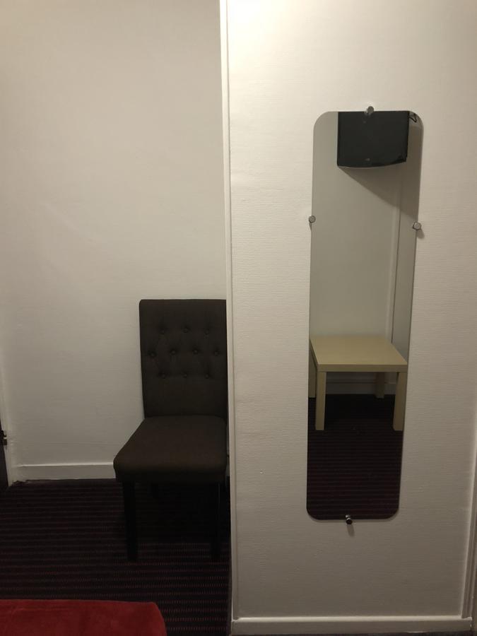 Hotel Chevallier Levallois-Perret Esterno foto
