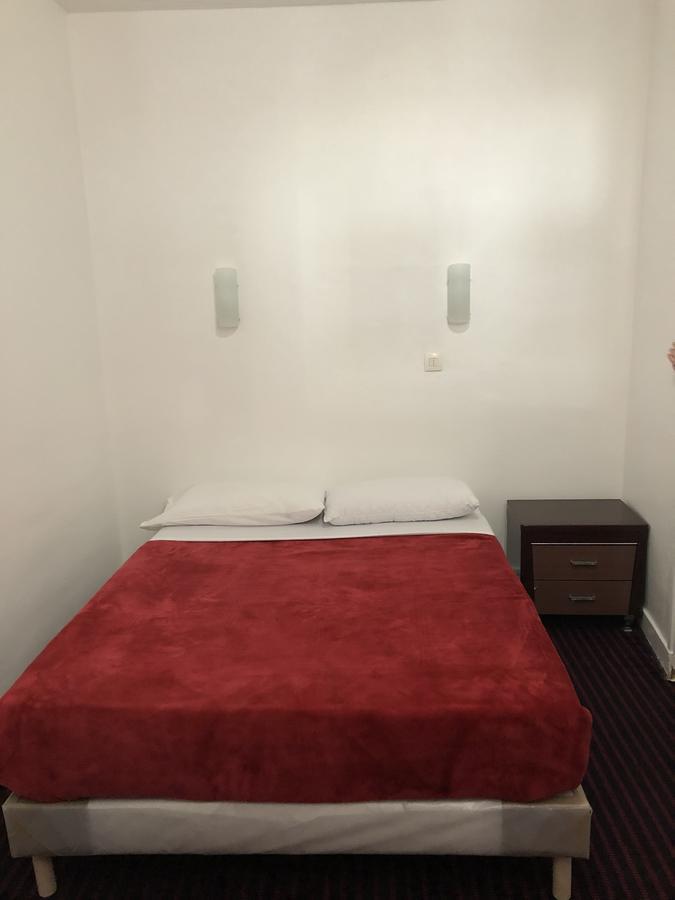 Hotel Chevallier Levallois-Perret Esterno foto