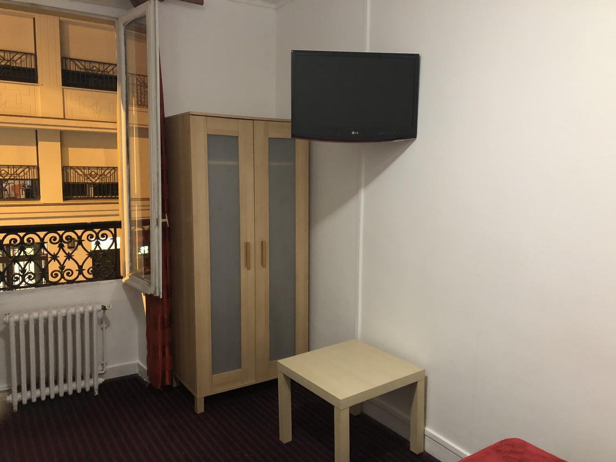 Hotel Chevallier Levallois-Perret Esterno foto