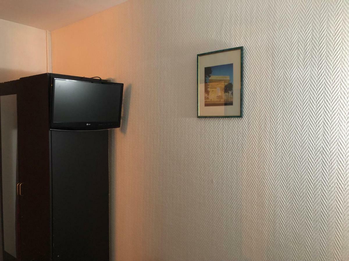Hotel Chevallier Levallois-Perret Esterno foto