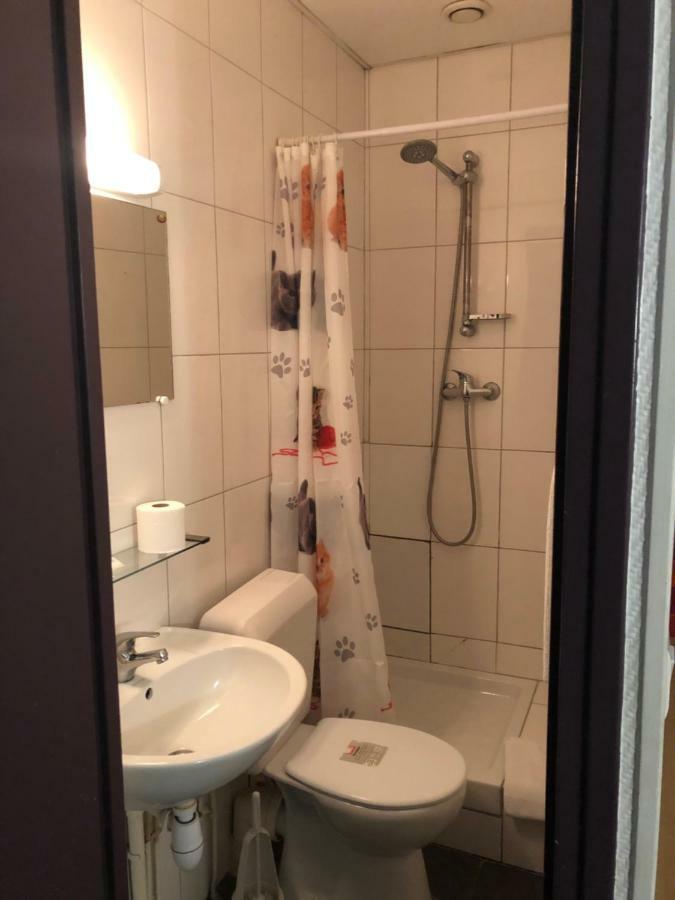 Hotel Chevallier Levallois-Perret Esterno foto