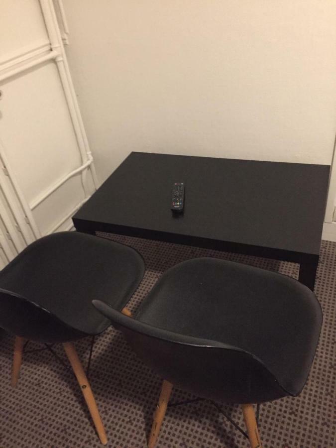 Hotel Chevallier Levallois-Perret Esterno foto