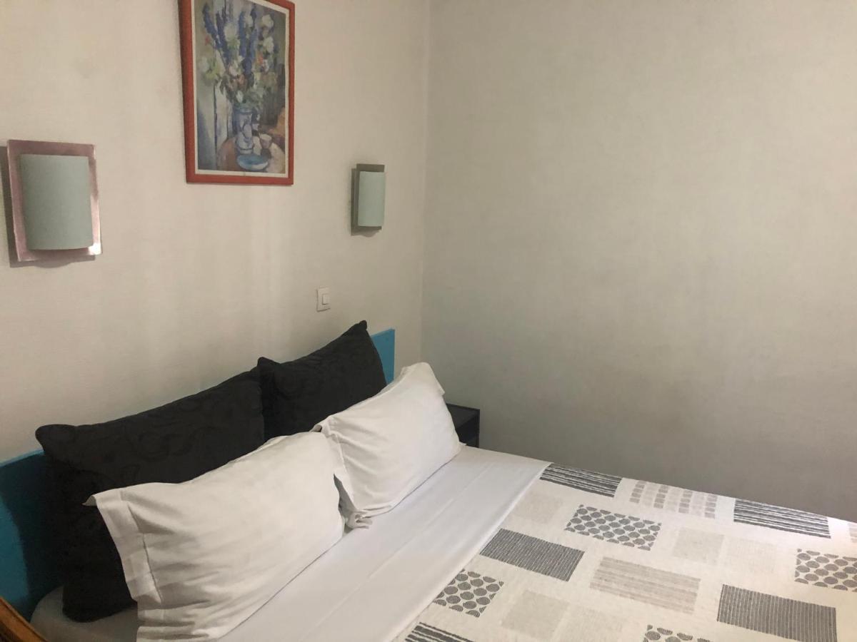 Hotel Chevallier Levallois-Perret Esterno foto