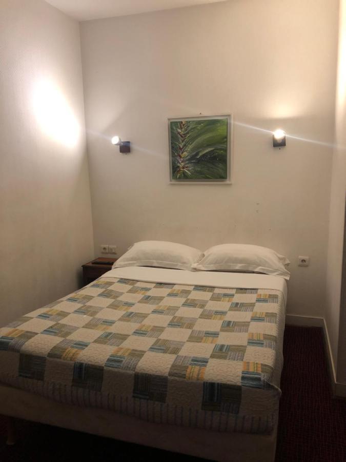 Hotel Chevallier Levallois-Perret Esterno foto